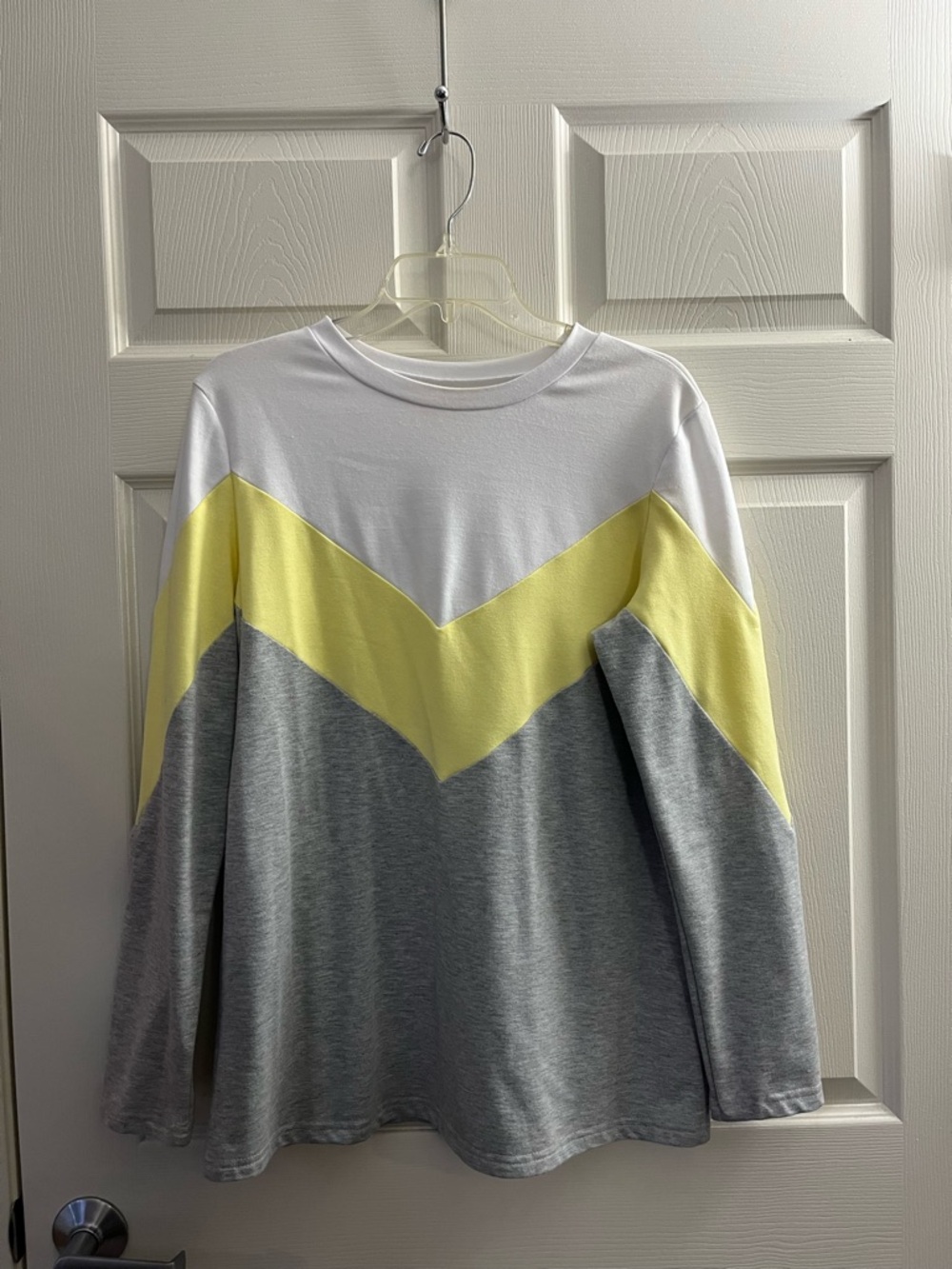 Colorblock Chevron Pullover Top in White, Yellow & Gray